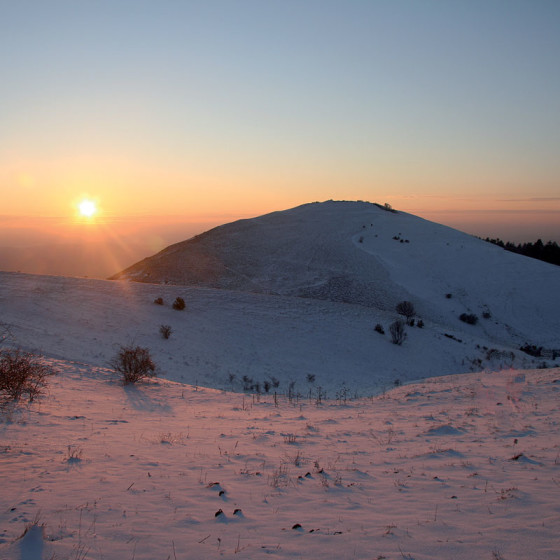 Assisi, Vallonica in abito invernale al tramonto