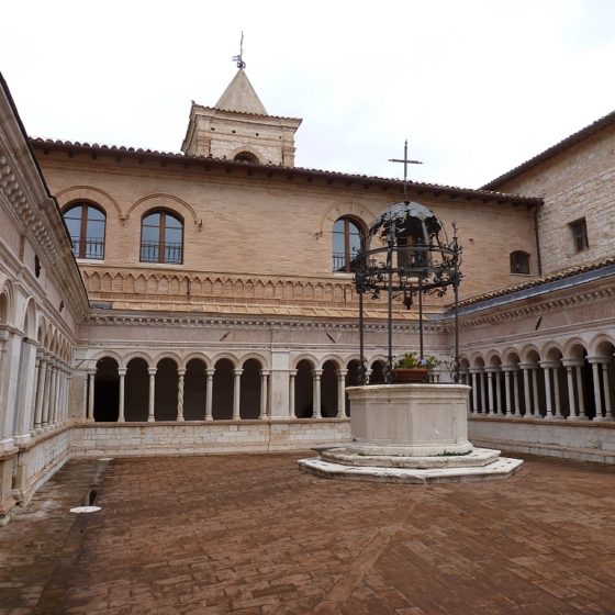 Abbazia di Sassovivo, il chiostro. Foligno