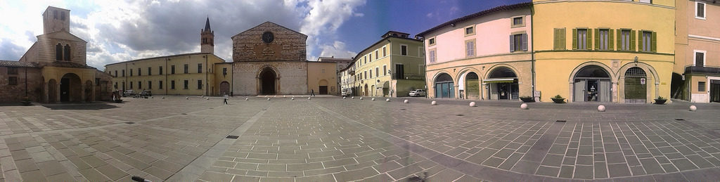 Foligno, piazza San Domenico - [foto di Pamela Sisti photo credit: www.flickr.com/photos/36188108@N04/13856034264 - Piazza san domenico, via photopin.com - creativecommons.org/licenses]