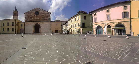 Foligno, piazza San Domenico - [foto di Pamela Sisti photo credit: www.flickr.com/photos/36188108@N04/13856034264 - Piazza san domenico, via photopin.com - creativecommons.org/licenses]
