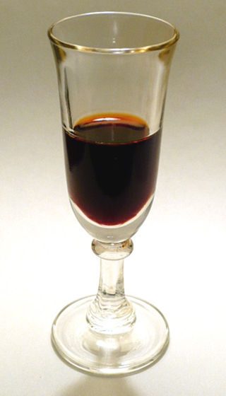 Tintura alcolica (vinosa) salice bianco [da wikimedia foto di Badagnani - Own work CC BY 3.0, commons.wikimedia.org/w/index.php?curid=3487503]