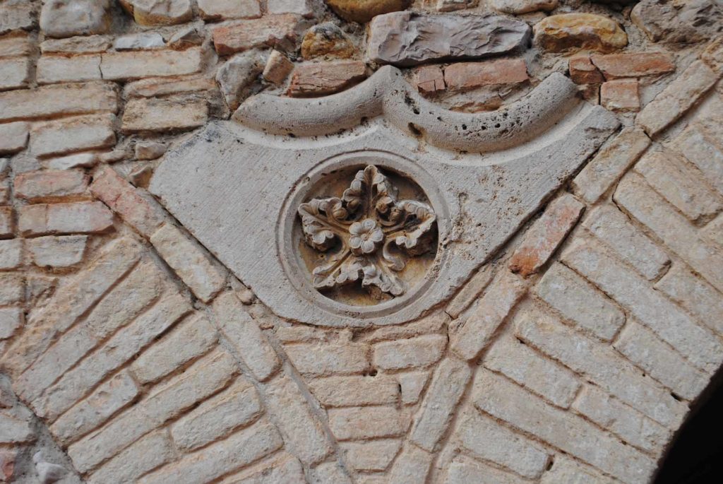 Assisi, San Damiano, iscrizioni, mausoleo