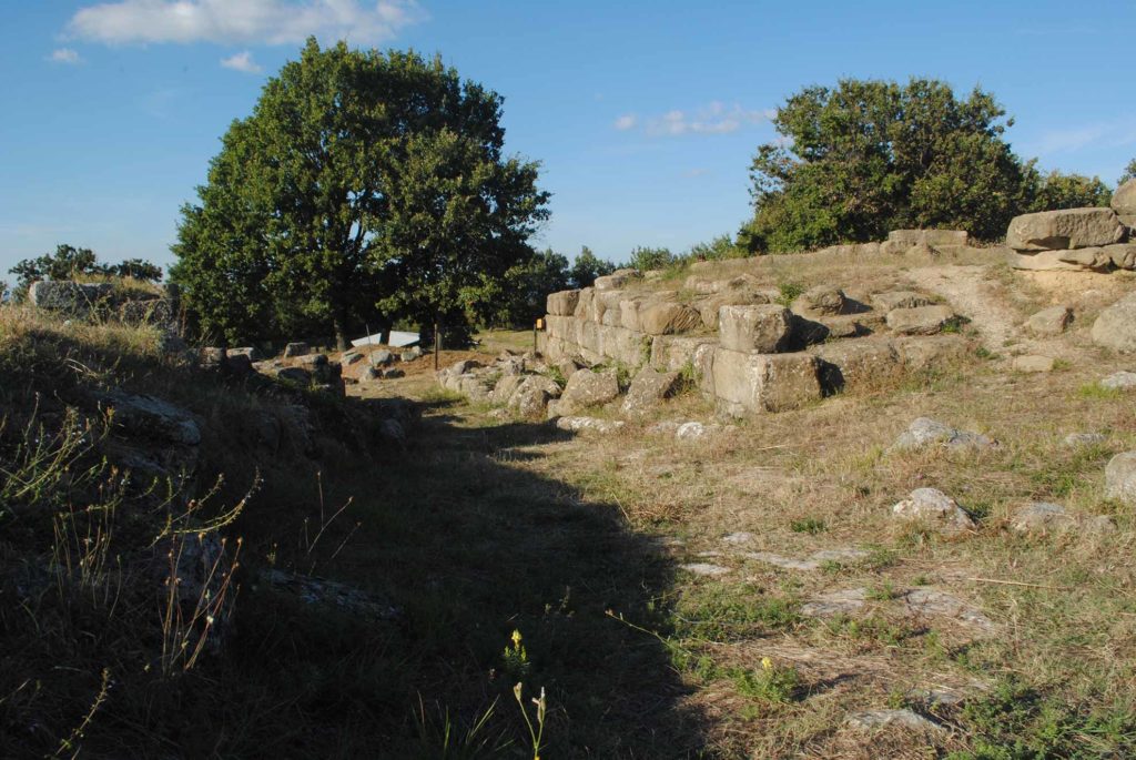Cannara, Collemancio, Urvinum Hortense, tratto di basolato che costeggia il tempio