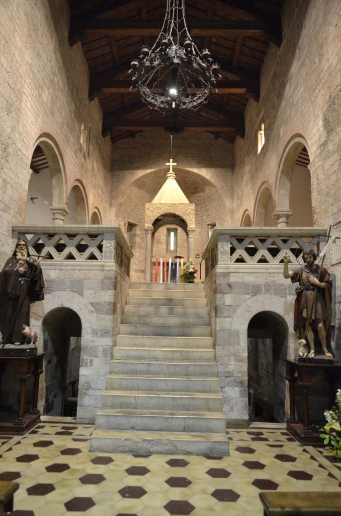 Foligno, San Giovanni Profiamma, parrocchiale, interno