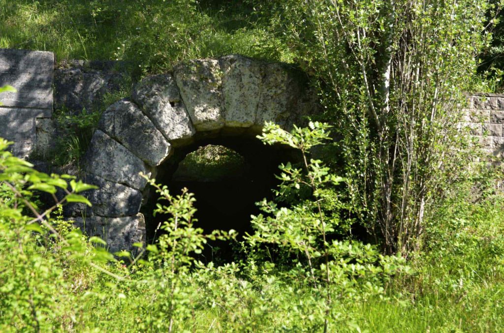 Foligno, Capodacqua, viadotto romano, particolare