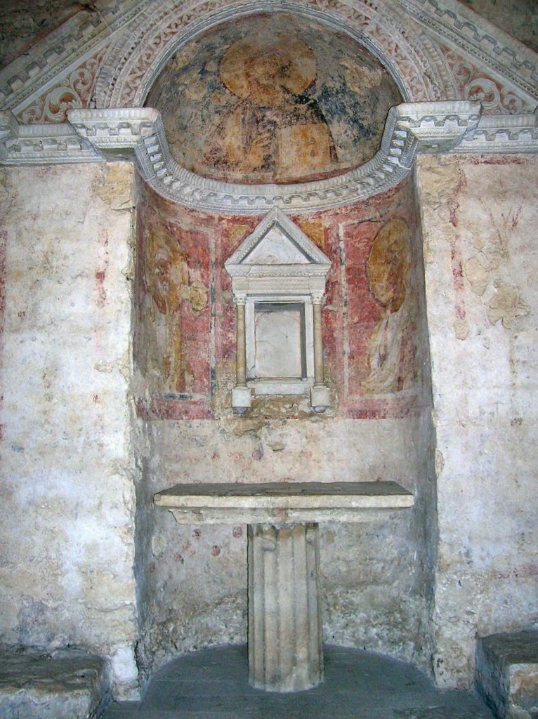 Campello sul Clitunno, Tempietto sul Clitunno, interno, particolare