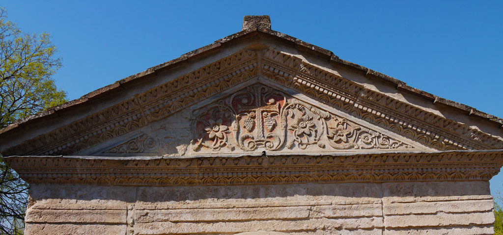 Campello sul Clitunno, Tempietto sul Clitunno, particolare