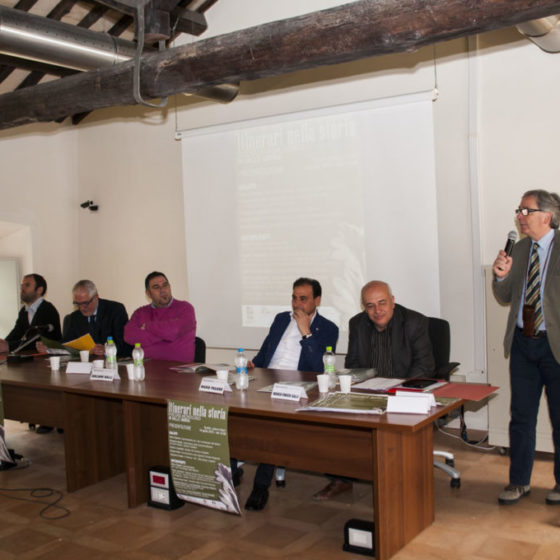 18 aprile 2015. Spoleto, palazzo Mauri. Presentazione 'Itinerari nella storia'. Presenta il lavoro e coordina la giornata, Marco Vinicio Galli Direttore della Comunità montana