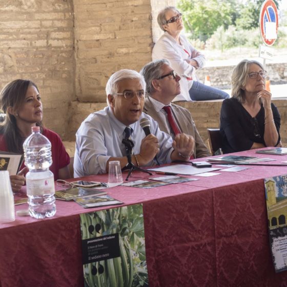 FESTA DI SAN GIOVANNI, 23 GIUGNO 2018, PRESENTAZIONE VOLUME 'IL NERO DI TREVI' (ALVARO PAGGI, ALLA SUA SN STEFANIA MOCCOLI, ALLA DX MARCO VINICIO GALLI E TIZIANA RAVAGLI) [FOTO GIAMPAOLO FILIPPUCCI - ARCHIVIO MONTAGNEAPERTE]